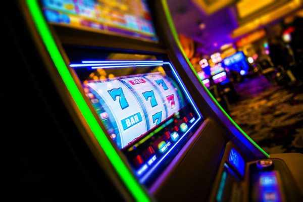 ano-ang-nagti-trigger-ng-jackpot-sa-isang-slot-machine