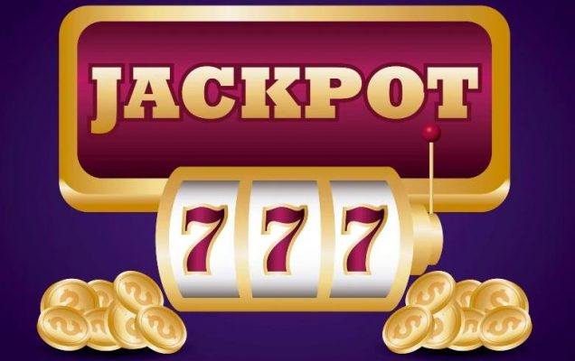 What triggers a jackpot on a slot machine